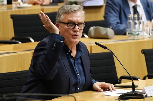 Thuringian State Parliament Justice Committee, September 30, 2026, Erfurt, Thuringian State Parliament, Justice Committee, Oral Hearing on the Motion by the Die Linke Parliamentary Group to Initiate Proceedings to Ban the AfD; Hape Kerkeling, Whose Testimony Is Being Heard, Pictured