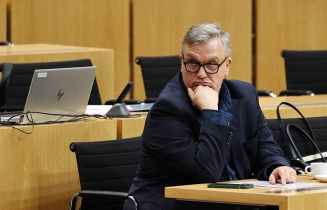 Thuringian State Parliament Justice Committee, September 30, 2026, Erfurt, Thuringian State Parliament, Justice Committee, Oral Hearing on the Motion by the Die Linke Parliamentary Group to Initiate Proceedings to Ban the AfD; Pictured: Hape Kerkeling, Who Is to Be Heard