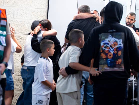 Israeli passengers hug relatives as they exit Ben Gurion International Airport after experiencing an attempted attack aboard a Fly Dubai flight in Lod, Israel on Wednesday, September 30, 2026. The Fly Dubai jet liner was transporting 180 passengers when a co-pilot, who was subdued by passengers, attempted to crash the plane as it approached Tel Aviv.  ISR20260608107 JimxHollander