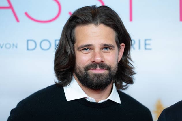 Josef ELLERS, actor, portrait, cropped single image, single subject, red carpet, Red Carpet Show, Arrival, Movie Premiere: Mrs. Winkler leaves the building on September 30, 2026, at the Lichtburg in Essen,