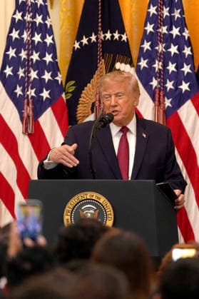 U.S. President Donald Trump speaks during Hispanic Heritage Month celebrations in Washington, D.C., United States, 30 September 2026. Trump reinstated the Hispanic Heritage Month celebration at the White House—which was not held last year—one month before the midterm elections, in which polls show a decline in Latino support for Republicans. Trump revives Hispanic Heritage Month celebrations while losing the latino vote !ACHTUNG: NUR REDAKTIONELLE NUTZUNG!  Copyright: xOctavioxGuzmánx AME1613 20260930-55021550475_1