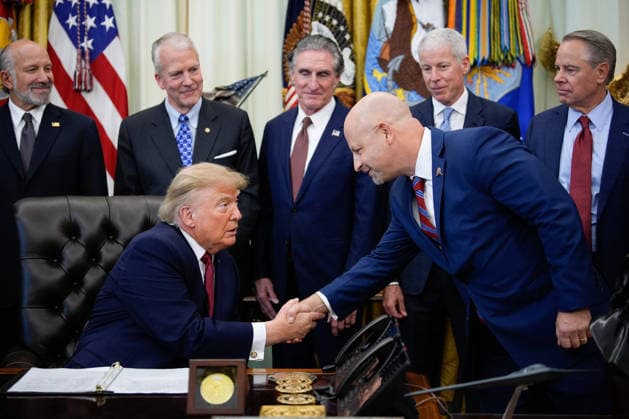 President Donald Trump shakes hands with Glenfarne Group CEO Brendan Duval while making an announcement with Secretary of Commerce Howard Lutnick in the Oval Office of the White House in Washington on September 30, 2026. The Trump Administration announced South Korea will invest $54 billion toward the Alaska Liquefied Natural Gas (LNG) project as part of a broader $200 billion investment in U.S. energy projects.  WASP20260930165 YURIxGRIPAS