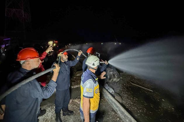 Three power plants in Syria shut down after gas pipeline explosion DAMASCUS, SYRIA - SEPTEMBER 30: Firefighters and civil defense teams respond to a fire following an explosion in a gas pipeline at the Tishrin Power Plant in Damascus, Syria on September 30, 2026. The Syrian Electricity Company (SEC) reports that the Deir Ali, Nasiriyah and Tishrin power plants are out of service due to the explosion. Halit Akasa Anadolu Damascus Syria. Editorial use only. Please get in touch for any other usage.  Copyright: x2026xAnadoluxHalitxAkasax
