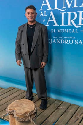 September 30, 2026, Madrid, Madrid, Spain: ALEJANDRO SANZ attend the premiere of the musical EL ALMA AL AIRE, featuring songs by Alejandro Sanz, at the Teatro Ocaso Coliseum in Madrid on September 30, 2026, in Madrid, Spain. Madrid Spain  - ZUMAc312 20260930_zsp_c312_041 Copyright: xOscarxManuelxSanchezx