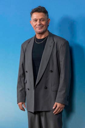 September 30, 2026, Madrid, Madrid, Spain: ALEJANDRO SANZ attend the premiere of the musical EL ALMA AL AIRE, featuring songs by Alejandro Sanz, at the Teatro Ocaso Coliseum in Madrid on September 30, 2026, in Madrid, Spain. Madrid Spain  - ZUMAc312 20260930_zsp_c312_022 Copyright: xOscarxManuelxSanchezx