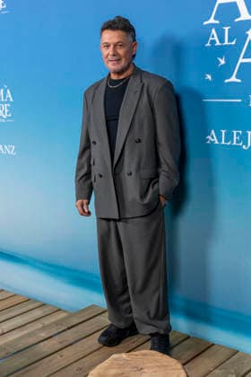 September 30, 2026, Madrid, Madrid, Spain: ALEJANDRO SANZ attend the premiere of the musical EL ALMA AL AIRE, featuring songs by Alejandro Sanz, at the Teatro Ocaso Coliseum in Madrid on September 30, 2026, in Madrid, Spain. Madrid Spain  - ZUMAc312 20260930_zsp_c312_025 Copyright: xOscarxManuelxSanchezx