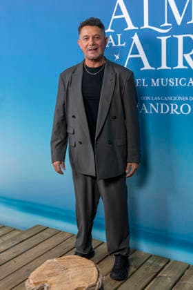 September 30, 2026, Madrid, Madrid, Spain: ALEJANDRO SANZ attend the premiere of the musical EL ALMA AL AIRE, featuring songs by Alejandro Sanz, at the Teatro Ocaso Coliseum in Madrid on September 30, 2026, in Madrid, Spain. Madrid Spain  - ZUMAc312 20260930_zsp_c312_026 Copyright: xOscarxManuelxSanchezx