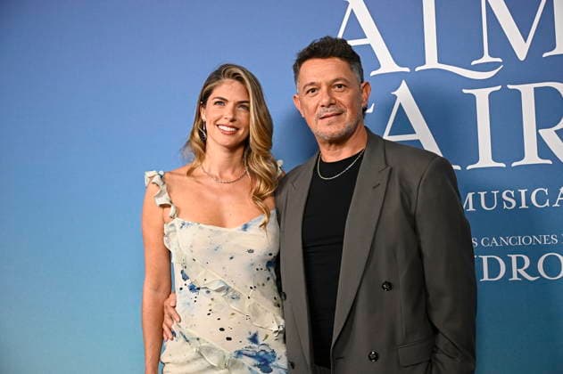 Premiere of the musical El alma al aire featuring songs by Alejandro Sanz Alejandro Sanz and Stephanie Cayo during the premiere of the musical El alma al aire at the Ocaso Coliseum Theater on September 30, 2026, in Madrid, Spain. This new musical, inspired by the songs of Alejandro Sanz, transforms some of the most iconic tracks of his career into the driving force behind a moving, relatable, and deeply human. A theatrical journey that speaks of freedom, the bonds that sustain us, and the courage needed to pursue what truly matters. MUSICAL PHOTOCALL Madrid, Spain Copyright: xFranciscoxGuerrax 7811505