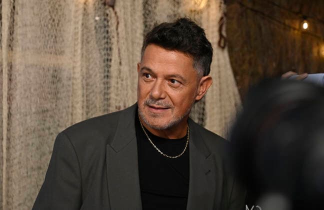 Premiere of the musical El alma al aire, featuring songs by Alejandro Sanz Alejandro Sanz during the premiere of the musical El alma al aire at the Ocaso Coliseum Theater on September 30, 2026, in Madrid, Spain. This new musical, inspired by the songs of Alejandro Sanz, transforms some of the most iconic tracks of his career into the driving force behind a moving story, relatable, and deeply human. A theatrical journey that speaks of freedom, the bonds that sustain us, and the courage needed to pursue what truly matters. MUSICAL PHOTOCALL Madrid, Madrid, Spain Copyright: xFranciscoxGuerrax 7811507