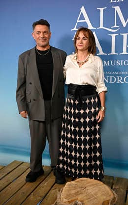 Premiere of the musical El alma al aire, featuring songs by Alejandro Sanz Alejandro Sanz during the premiere of the musical El alma al aire at the Ocaso Coliseum Theater on September 30, 2026, in Madrid, Spain. This new musical, inspired by the songs of Alejandro Sanz, transforms some of the most iconic tracks of his career into the driving force behind a moving, relatable, and deeply human. A theatrical journey that speaks of freedom, the bonds that sustain us, and the courage needed to pursue what truly matters. MUSICAL PHOTOCALL Madrid, Spain Copyright: xFranciscoxGuerrax 7811514