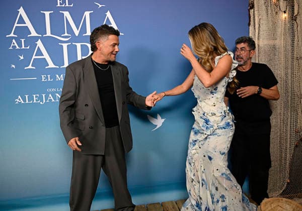 Premiere of the musical El alma al aire, featuring songs by Alejandro Sanz Alejandro Sanz and Stephanie Cayo during the premiere of the musical El alma al aire at the Ocaso Coliseum Theater on September 30, 2026, in Madrid, Spain. This new musical, inspired by the songs of Alejandro Sanz, transforms some of the most iconic tracks of his career into the driving force behind a moving story, relatable, and deeply human. A theatrical journey that speaks of freedom, the bonds that sustain us, and the courage needed to pursue what truly matters. MUSICAL PHOTOCALL Madrid, Spain Copyright: xFranciscoxGuerrax 7811501