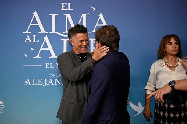 Premiere of the musical El alma al aire, featuring songs by Alejandro Sanz José Luis Martínez Almeida and Alejandro Sanz during the premiere of the musical El alma al aire at the Ocaso Coliseum Theater on September 30, 2026, in Madrid, Spain This new musical, inspired by the songs of Alejandro Sanz, transforms some of the most iconic tracks of his career into the driving force behind a moving story, relatable, and deeply human. A theatrical journey that explores freedom, the bonds that sustain us, and the courage needed to pursue what truly matters. MUSICAL PHOTOCALL Madrid, Spain Copyright: xFranciscoxGuerrax 7811527