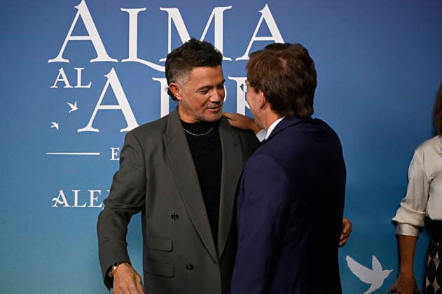 Premiere of the musical El alma al aire, featuring songs by Alejandro Sanz José Luis Martínez Almeida and Alejandro Sanz during the premiere of the musical El alma al aire at the Ocaso Coliseum Theater on September 30, 2026, in Madrid, Spain This new musical, inspired by the songs of Alejandro Sanz, transforms some of the most iconic tracks of his career into the driving force behind a moving story, relatable, and deeply human. A theatrical journey that explores freedom, the bonds that sustain us, and the courage needed to pursue what truly matters. MUSICAL PHOTOCALL Madrid, Spain Copyright: xFranciscoxGuerrax 7811528