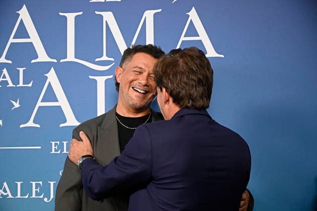 Premiere of the musical El alma al aire, featuring songs by Alejandro Sanz José Luis Martínez Almeida and Alejandro Sanz during the premiere of the musical El alma al aire at the Ocaso Coliseum Theater on September 30, 2026, in Madrid, Spain This new musical, inspired by the songs of Alejandro Sanz, transforms some of the most iconic tracks of his career into the driving force behind a moving story, relatable, and deeply human. A theatrical journey that explores freedom, the bonds that sustain us, and the courage needed to pursue what truly matters. MUSICAL PHOTOCALL Madrid, Spain Copyright: xFranciscoxGuerrax 7811529