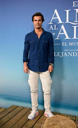 Premiere of the musical El alma al aire, featuring songs by Alejandro Sanz Curi Gallardo during the premiere of the musical El alma al aire at the Ocaso Coliseum Theater on September 30, 2026, in Madrid, Spain. This new musical, inspired by the songs of Alejandro Sanz, transforms some of the most iconic tracks of his career into the driving force behind a moving story, relatable, and deeply human. A theatrical journey that speaks of freedom, the bonds that sustain us, and the courage needed to pursue what truly matters. MUSICAL PHOTOCALL Madrid, Spain Copyright: xFranciscoxGuerrax 7811598
