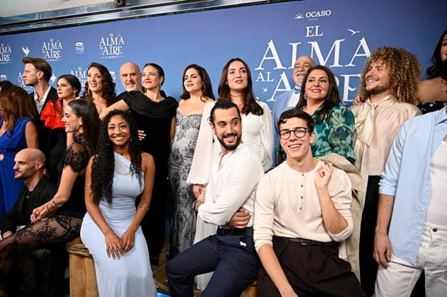 Premiere of the musical El alma al aire, featuring songs by Alejandro Sanz. The cast during the premiere of the musical El alma al aire at the Ocaso Coliseum Theater on September 30, 2026, in Madrid, Spain This new musical, inspired by the songs of Alejandro Sanz, transforms some of the most iconic tracks of his career into the driving force behind a moving, relatable, and deeply human. A theatrical journey that speaks of freedom, the bonds that sustain us, and the courage needed to pursue what truly matters. MUSICAL PHOTOCALL Madrid, Spain Copyright: xFranciscoxGuerrax 7811603