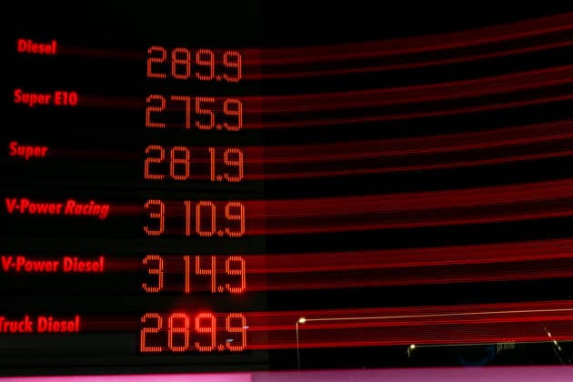 Record prices over 3 euros at the Peppenhoven highway rest stop before the fuel rebate on September 30, 2026. A display board showing record prices at the gas station of the Peppenhoven highway rest stop on the A61 nea Copyright: xMarcxJohnx