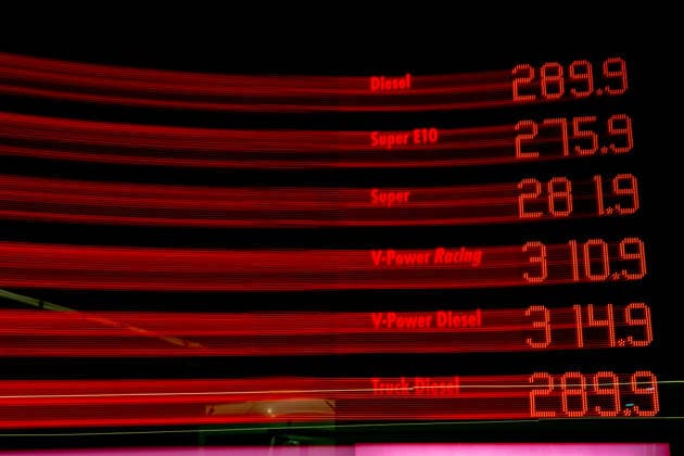 Record prices over 3 euros at the Peppenhoven highway rest stop before the fuel rebate on September 30, 2026. A display board showing record prices at the gas station of the Peppenhoven highway rest stop on the A61 nea Copyright: xMarcxJohnx
