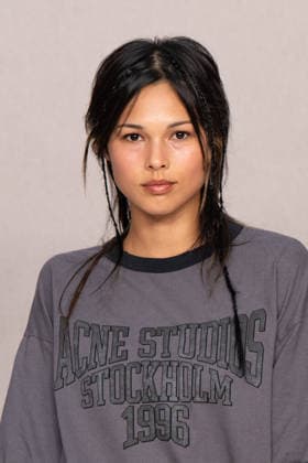 PFW Acne Studios - Photocall LZ Miki attends the Acne Studios Womenswear Spring Summer 2027 show as part of Paris Fashion Week on September 30, 2026 in Paris, France. Photo by Laurent Zabulon ABACAPRESS.COM  Copyright: xZabulonxLaurent ABACAx