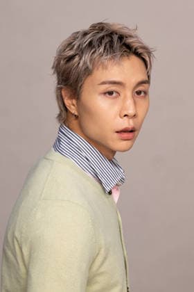 PFW Acne Studios - Photocall LZ Johnny Suh attends the Acne Studios Womenswear Spring Summer 2027 show as part of Paris Fashion Week on September 30, 2026 in Paris, France. Photo by Laurent Zabulon ABACAPRESS.COM  Copyright: xZabulonxLaurent ABACAx