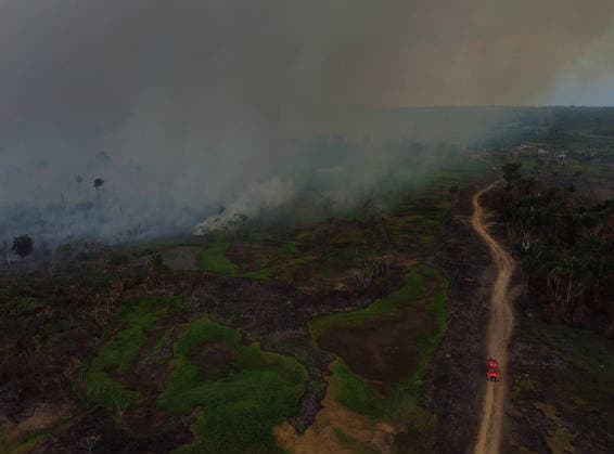 A wildfire burns vegetation near AM-070 highway Aerial image captured by drone shows a wildfire burning a vegetation near AM-070 highway, in the Cacau Pirera district of Iranduba, in Brazilian northern Amazonas state, this Wednesday afternoon, September 30, 2026. The Government of Amazonas declared state of emergency for all 62 municipalities in the state due to severe drought and high temperatures driven by the El Nino phenomenon. Photo: EDMAR BARROS ATO PRESS ESTADAO CONTEUDO Iranduba Amazonas Brazil  Copyright: xEdmarxBarrosx