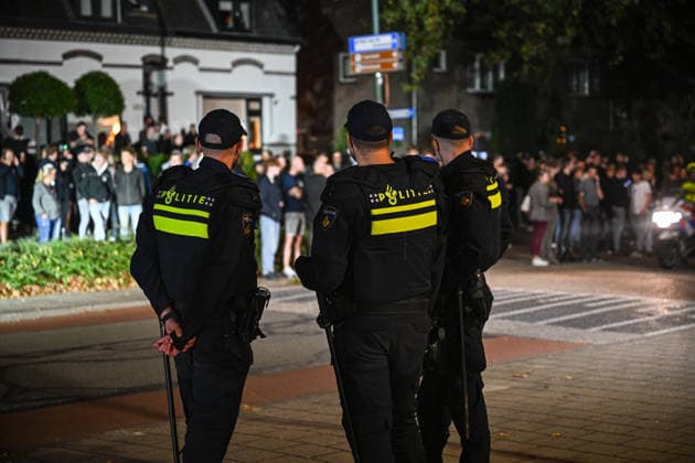 Clashes erupt as anti-asylum protesters confront police in Dutch town of Rhenen RHENEN, NETHERLANDS - SEPTEMBER 30: Protesters clash with riot police outside Rhenen Town Hall during demonstrations against proposed municipal plans to establish an asylum-seeker and refugee reception center in Rhenen, Netherlands on September 30, 2026. Tensions escalated as masked demonstrators launched fireworks at police cordons guarding the building, prompting riot squads to push back crowds and detain multiple individuals as security forces cleared the central square. Mouneb Taim Anadolu Rhenen Netherlands. Editorial use only. Please get in touch for any other usage.  Copyright: x2026xAnadoluxMounebxTaimx