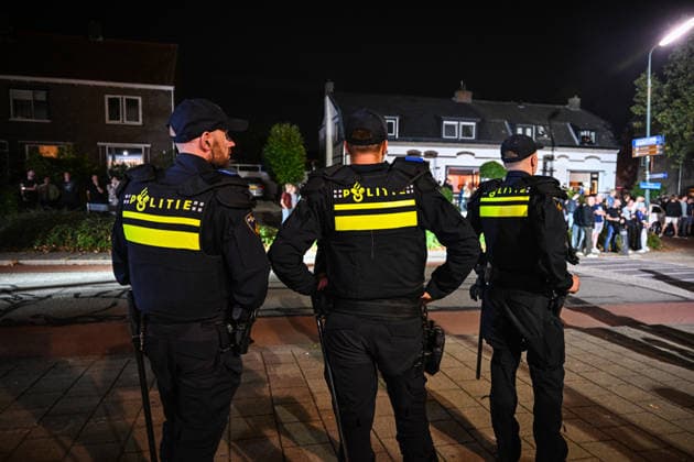 Clashes erupt as anti-asylum protesters confront police in Dutch town of Rhenen RHENEN, NETHERLANDS - SEPTEMBER 30: Protesters clash with riot police outside Rhenen Town Hall during demonstrations against proposed municipal plans to establish an asylum-seeker and refugee reception center in Rhenen, Netherlands on September 30, 2026. Tensions escalated as masked demonstrators launched fireworks at police cordons guarding the building, prompting riot squads to push back crowds and detain multiple individuals as security forces cleared the central square. Mouneb Taim Anadolu Rhenen Netherlands. Editorial use only. Please get in touch for any other usage.  Copyright: x2026xAnadoluxMounebxTaimx