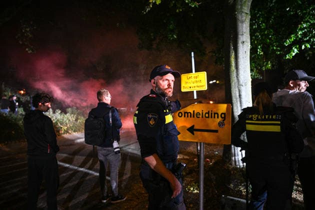 Clashes erupt as anti-asylum protesters confront police in Dutch town of Rhenen RHENEN, NETHERLANDS - SEPTEMBER 30: Protesters clash with riot police outside Rhenen Town Hall during demonstrations against proposed municipal plans to establish an asylum-seeker and refugee reception center in Rhenen, Netherlands on September 30, 2026. Tensions escalated as masked demonstrators launched fireworks at police cordons guarding the building, prompting riot squads to push back crowds and detain multiple individuals as security forces cleared the central square. Mouneb Taim Anadolu Rhenen Netherlands. Editorial use only. Please get in touch for any other usage.  Copyright: x2026xAnadoluxMounebxTaimx