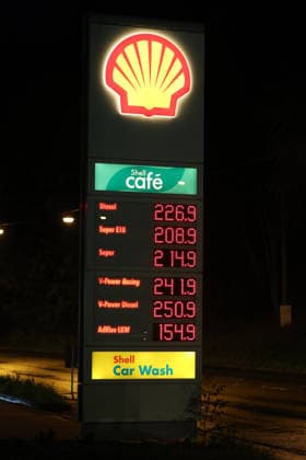 What will happen to gas prices? Gas prices remain at very high levels. The so-called gas discount has been in effect since midnight. The federal governmen