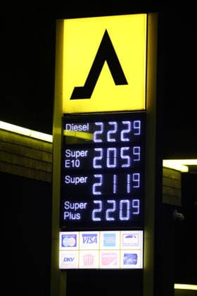 What will happen next with gas prices? Gas prices remain at very high levels. The so-called gas rebate has been in effect since midnight. The federa