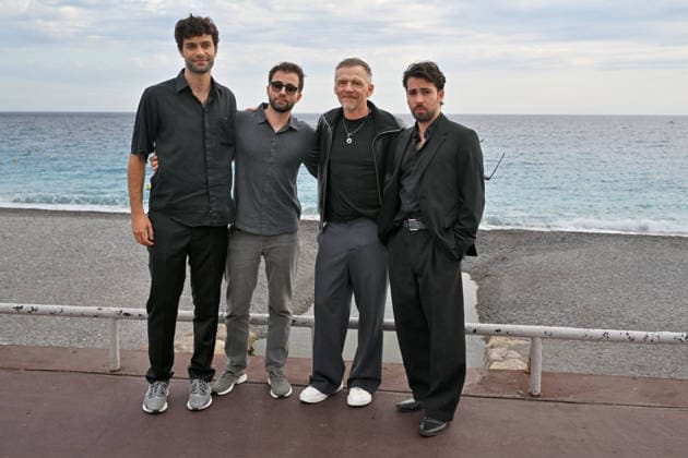 Liam Hellmann, Guest, Simon Pegg, and Charles Benoin, the producer of the film, at the photocall for the film *Only What We Carry*, directed by J. Adams, during the 8th edition of the Cinéroman Festival in Nice on September 30, 2026. Bruno Bebert, Dominique Jacovides, Bestimage. Photocall for the film *Only What We Carry*, directed by J. Adams, at the 8th edition of the Cinéroman Festival in Nice on September 30, 2026, NICE, France Copyright: xDominiquexJacovidesx-xBrunoxBebertx xBestimagexDominiquexJacovidesx-xBrunoxBebertx xBestimagex