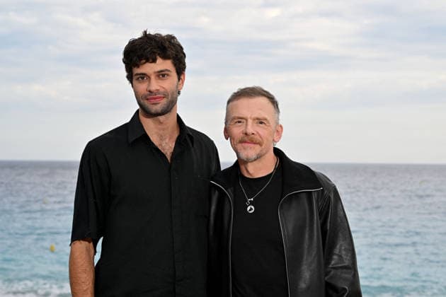 Liam Hellmann and Simon Pegg at a photocall for the film *Only What We Carry*, directed by J. Adams, during the 8th edition of the Cinéroman Festival in Nice on September 30, 2026. Bruno Bebert, Dominique Jacovides, Bestimage. Photocall for the film *Only What We Carry*, directed by J. Adams, at the 8th edition of the Cinéroman Festival in Nice on September 30, 2026, NICE, France Copyright: xDominiquexJacovidesx-xBrunoxBebertx xBestimagexDominiquexJacovidesx-xBrunoxBebertx xBestimagex