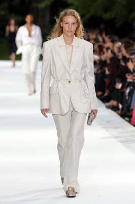 PFW - Stella McCartney Runway A model walks the runway during the Stella McCartney Womenswear Spring Summer 2027 show as part of Paris Fashion Week on September 30, 2026 in Paris, France. Photo by Alain-Gil Gonzalez ABACAPRESS.COM Paris France  Copyright: xGonzalezxAlain-Gil ABACAx