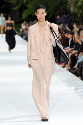 PFW - Stella McCartney Runway A model walks the runway during the Stella McCartney Womenswear Spring Summer 2027 show as part of Paris Fashion Week on September 30, 2026 in Paris, France. Photo by Alain-Gil Gonzalez ABACAPRESS.COM Paris France  Copyright: xGonzalezxAlain-Gil ABACAx