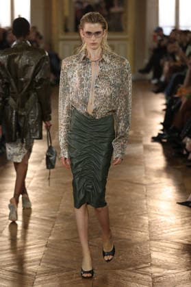 PFW - Balmain Runway A model walks the runway during the Balmain Womenswear Spring Summer 2027 show as part of Paris Fashion Week on September 30, 2026 in Paris, France. Photo by Alain-Gil Gonzalez ABACAPRESS.COM Paris France  Copyright: xGonzalezxAlain-Gil ABACAx
