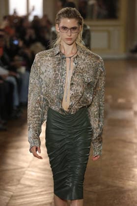 PFW - Balmain Runway A model walks the runway during the Balmain Womenswear Spring Summer 2027 show as part of Paris Fashion Week on September 30, 2026 in Paris, France. Photo by Alain-Gil Gonzalez ABACAPRESS.COM Paris France  Copyright: xGonzalezxAlain-Gil ABACAx