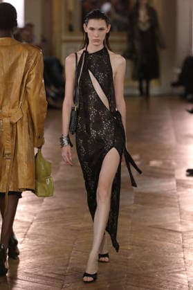 PFW - Balmain Runway A model walks the runway during the Balmain Womenswear Spring Summer 2027 show as part of Paris Fashion Week on September 30, 2026 in Paris, France. Photo by Alain-Gil Gonzalez ABACAPRESS.COM Paris France  Copyright: xGonzalezxAlain-Gil ABACAx