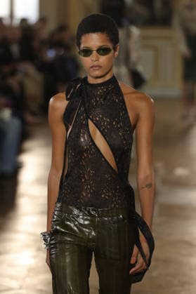 PFW - Balmain Runway A model walks the runway during the Balmain Womenswear Spring Summer 2027 show as part of Paris Fashion Week on September 30, 2026 in Paris, France. Photo by Alain-Gil Gonzalez ABACAPRESS.COM Paris France  Copyright: xGonzalezxAlain-Gil ABACAx