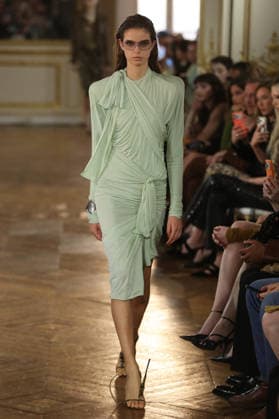 PFW - Balmain Runway A model walks the runway during the Balmain Womenswear Spring Summer 2027 show as part of Paris Fashion Week on September 30, 2026 in Paris, France. Photo by Alain-Gil Gonzalez ABACAPRESS.COM Paris France  Copyright: xGonzalezxAlain-Gil ABACAx