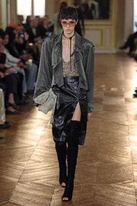 PFW - Balmain Runway A model walks the runway during the Balmain Womenswear Spring Summer 2027 show as part of Paris Fashion Week on September 30, 2026 in Paris, France. Photo by Alain-Gil Gonzalez ABACAPRESS.COM Paris France  Copyright: xGonzalezxAlain-Gil ABACAx