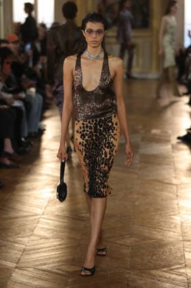 PFW - Balmain Runway A model walks the runway during the Balmain Womenswear Spring Summer 2027 show as part of Paris Fashion Week on September 30, 2026 in Paris, France. Photo by Alain-Gil Gonzalez ABACAPRESS.COM Paris France  Copyright: xGonzalezxAlain-Gil ABACAx
