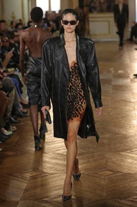 PFW - Balmain Runway A model walks the runway during the Balmain Womenswear Spring Summer 2027 show as part of Paris Fashion Week on September 30, 2026 in Paris, France. Photo by Alain-Gil Gonzalez ABACAPRESS.COM Paris France  Copyright: xGonzalezxAlain-Gil ABACAx