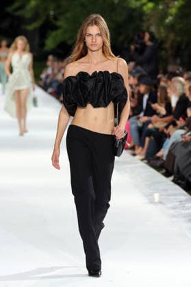 PFW - Stella McCartney Runway A model walks the runway during the Stella McCartney Womenswear Spring Summer 2027 show as part of Paris Fashion Week on September 30, 2026 in Paris, France. Photo by Alain-Gil Gonzalez ABACAPRESS.COM Paris France  Copyright: xGonzalezxAlain-Gil ABACAx