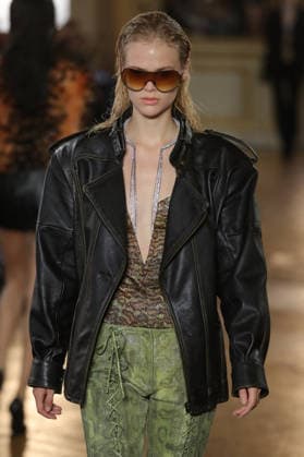 PFW - Balmain Runway A model walks the runway during the Balmain Womenswear Spring Summer 2027 show as part of Paris Fashion Week on September 30, 2026 in Paris, France. Photo by Alain-Gil Gonzalez ABACAPRESS.COM Paris France  Copyright: xGonzalezxAlain-Gil ABACAx
