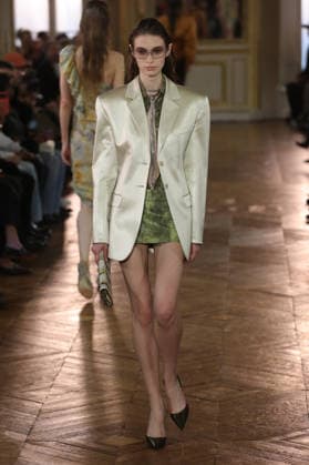 PFW - Balmain Runway A model walks the runway during the Balmain Womenswear Spring Summer 2027 show as part of Paris Fashion Week on September 30, 2026 in Paris, France. Photo by Alain-Gil Gonzalez ABACAPRESS.COM Paris France  Copyright: xGonzalezxAlain-Gil ABACAx