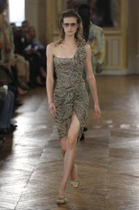 PFW - Balmain Runway A model walks the runway during the Balmain Womenswear Spring Summer 2027 show as part of Paris Fashion Week on September 30, 2026 in Paris, France. Photo by Alain-Gil Gonzalez ABACAPRESS.COM Paris France  Copyright: xGonzalezxAlain-Gil ABACAx