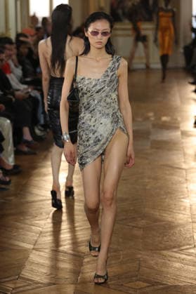PFW - Balmain Runway A model walks the runway during the Balmain Womenswear Spring Summer 2027 show as part of Paris Fashion Week on September 30, 2026 in Paris, France. Photo by Alain-Gil Gonzalez ABACAPRESS.COM Paris France  Copyright: xGonzalezxAlain-Gil ABACAx