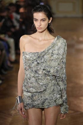 PFW - Balmain Runway A model walks the runway during the Balmain Womenswear Spring Summer 2027 show as part of Paris Fashion Week on September 30, 2026 in Paris, France. Photo by Alain-Gil Gonzalez ABACAPRESS.COM Paris France  Copyright: xGonzalezxAlain-Gil ABACAx