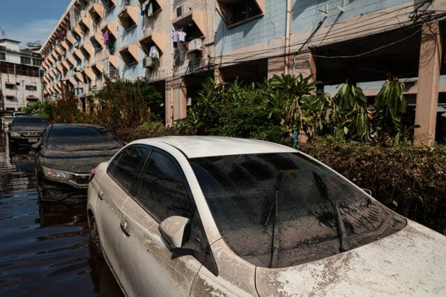 October 1, 2026, Bangkok, Bangkok, Thailand: Floodwaters inside the Klong Chan flats return to normal levels after 48 hours of heavy rain caused sudden flash flooding for over a week, submerging numerous vehicles, in Bangkok, Thailand, October 1, 2026. Bangkok Thailand  - ZUMAp219 20261001_zip_p219_006 Copyright: xNattaphonxPhanphongsanonx
