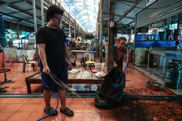 October 1, 2026, Bangkok, Bangkok, Thailand: Floodwaters inside the Klong Chan flats return to normal levels after 48 hours of heavy rain caused sudden flash flooding for over a week, submerging numerous vehicles, in Bangkok, Thailand, October 1, 2026. Bangkok Thailand  - ZUMAp219 20261001_zip_p219_032 Copyright: xNattaphonxPhanphongsanonx